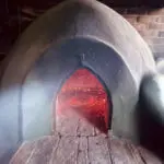 Horno de leña encendido