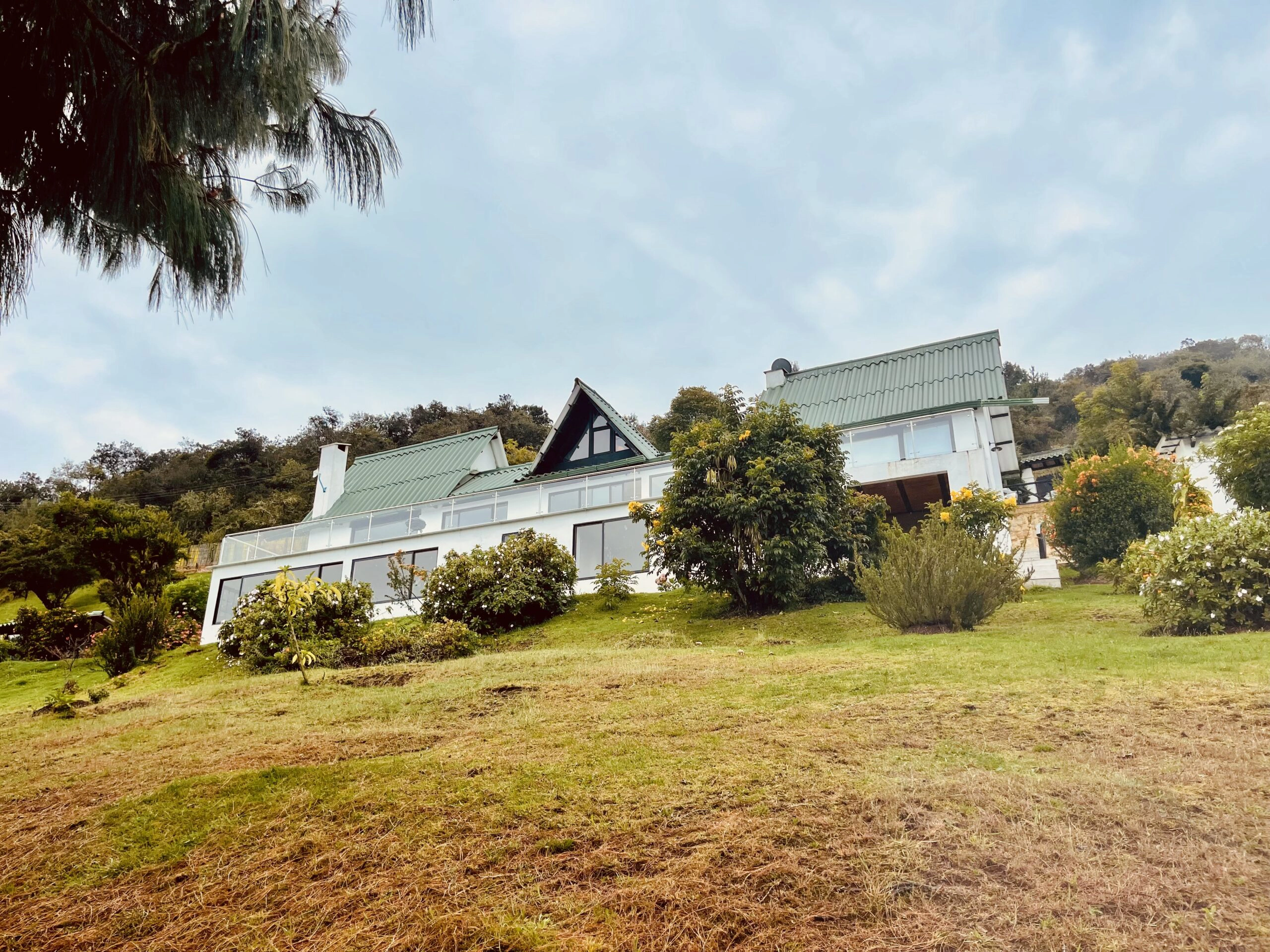 ¿Hotel campestre cerca a Bogotá o Airbnb rural? Cuál deberías elegir